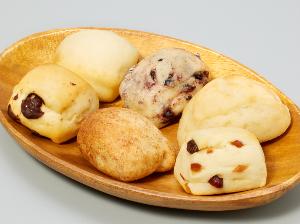 朝食はパンがメインです。各種ミニパンは食べ放題