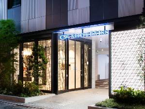 ホテル建物外観（エントランス周辺）