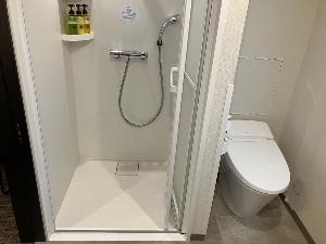 シャワールームとトイレスペース（セミダブルC）