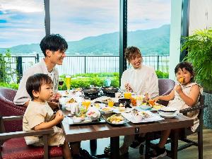 ■ご夕食は瀬戸内海・宮島を臨む[シーサイドダイニング　宮島八景]でお楽しみください。