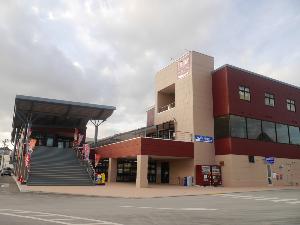 【海の市　シャークミュージアム】気仙沼の地元有名店が出店しているので、お土産品も揃います。