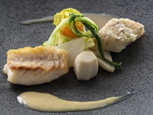 【ポアソン】九絵ととらふぐを贅沢に食べ比べ♪直七と酒盗の高知らしい2種のソースでご堪能下さい
