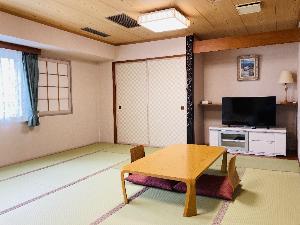 ◆和室14畳／お布団最大５組。女子会・同窓会など遅くまで会話を楽しみたいグループ旅行に最適(^▽^)/