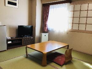 ◆和室６畳／お布団最大2組。お部屋が明るく机が広い！ビジネスマンにも最適(^▽^)/