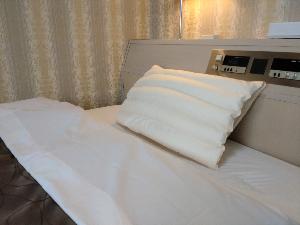 ◆折り重ね枕／硬め、高めでご利用になる場合。（重ねたままパイプ面を上にしてご利用下さい。）