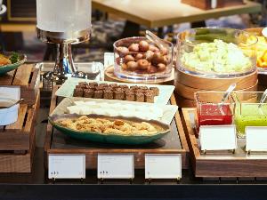 ◆Morning｜フルーツにケーキなど、食後のデザートも充実