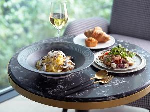 ◆Lunch｜焼き立てパンと、健康デリサラダのサイドビュッフェ付き