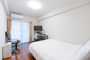 【スタンダードダブル】18平米のシンプルな造りのお部屋。140センチ幅のベッドでゆったりとお寛ぎ下さい♪