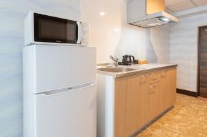 【スーペリアツイン】お部屋にはミニキッチン付き♪食器セットを貸出希望のお客様はフロントへお声がけ下さいませ。