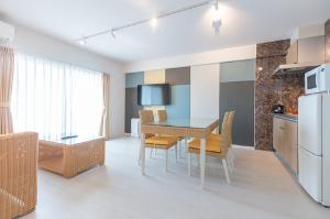 【ファミリースイート】54平米のお部屋。広いキッチンも有り、ご家族やお友達との団欒の時間をお過ごし頂けます♪