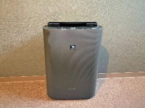 加湿空気清浄機（シングル・エコノミーツイン）  SHARPプラズマクラスター 加湿空気清浄機を設置しています。