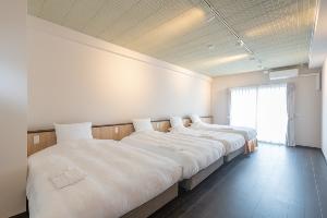 【プレミアスイート】こちらはセカンドベッドルーム。ご家族やお友達との楽しいお時間の中にも、プライベートな空間を♪