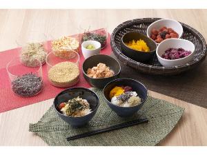 毎日21：00から22：00までお夜食に一日の締めにお茶漬けサービス♪