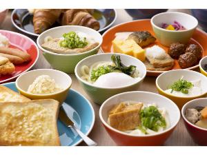 朝食はうれしいバイキング♪姫路のアーモンドトーストや四国のうどんなどメニュー豊富♪1人1,200円♪