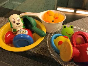 お風呂で遊べるおもちゃをご用意しております。小さなお子様も楽しくご入浴ください。