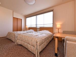 【客室】ユニバーサルツイン（イメージ）　※間取り・設備・眺望はお部屋により異なります。