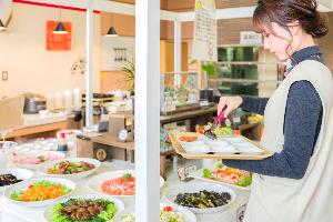 地産地消にこだわった体に優しい朝食バイキング