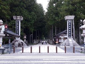【高野山　奥の院】高野山観光の代表的スポット。