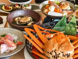 鳥取・境港直送「紅ズワイ蟹」まるごと１杯に、更にあわびが付いた贅沢グルメ会席