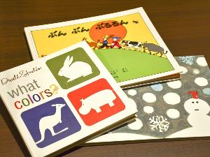 ロビー「海の図書館」にはお子様用の絵本もご用意しております。