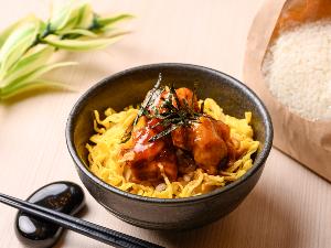 【小倉・黒崎限定】九州の方言で鶏肉を意味する「かしわ」のかしわめしを福岡県産米のピラフにアレンジ