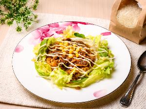【佐賀限定メニュー】佐賀名物「シシリアンライス」。甘辛いお肉と生野菜をのせてお召し上がりください。