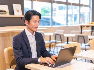 ×【ライブラリーカフェ】テレワークやデスクワークにも快適にご利用いただけます。