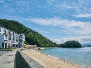 馬島港から徒歩3分。来島海峡大橋のバス停からは徒歩10分です。