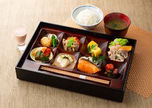 《朝食》和食膳