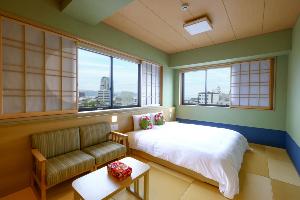 ◆禁煙◆キングルーム　25.62平米　サータ社製ベッド（180cm×195cm）【43V型TV設置】