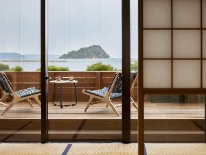【1階】オーシャンビューテラス付き和室10畳/客室内からの景色