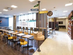 ×【ライブラリーカフェ】10時から24時まで、チェックイン前やチェックアウト後にもご利用いただけます