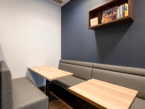 ×【ライブラリーカフェ】カフェ内のBOX席はテレワークや商談などにぴったり。