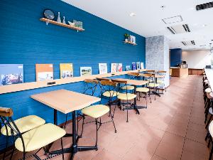【ライブラリーカフェ】Wi-Fi接続無料◆カフェ内にはコンセントも充実。ワークスペースとしても最適。