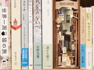 「旅」と「ミステリー」をテーマにしたこだわりの選書で約4,000冊の本を取り揃えております
