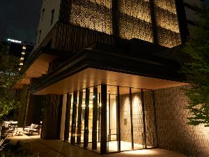 【外観】街に調和しながら、確かな存在感を示すデザイン。繊細で凛とした姿で皆様をお迎えいたします。