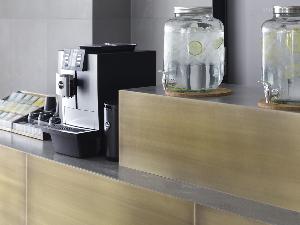 ラウンジ/セルフドリンクサービス