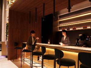 【カフェ＆バー】営業時間：11:00〜21:00　※営業時間は状況により変更になる場合がございます。