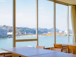 ２階にある天領（てんりょう）。水郷日田の象徴、三隈川に面しています。