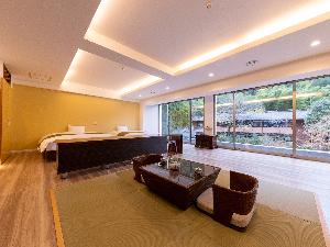 お部屋に源泉掛け流しの露天風呂付客室です。・クインベッド<BR>