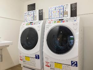 【サービス】ランドリー　2階にコインランドリーコーナーをご用意しております。