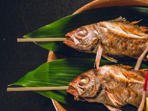 大サイズのどぐろ塩焼き　※画像は2名様盛り