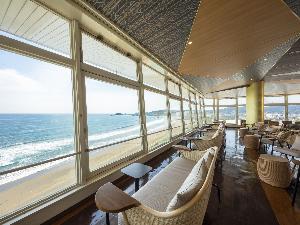 5・6・7階プレミアムフロアにご宿泊されるお客様専用の「PREMIUM LOUNGE」ホテル最上階8階にございます。