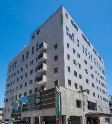 【ホテル外観】名鉄岐阜駅より徒歩約2分、JR岐阜駅より徒歩約7分。コンビニ・スーパー・飲食店等徒歩圏内にありアクセス至便。