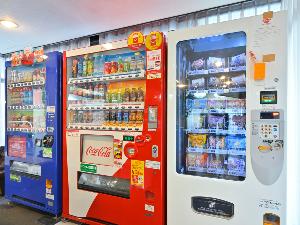 【自動販売機】1階ロビーに設置しております。
