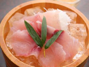 嵐渓荘自慢の「鯉のあらい」コリコリした新感覚な食感で美味！