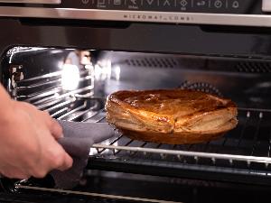 料理の幅が広がるオーブンも完備