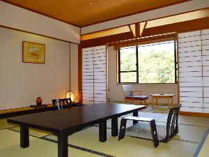 和室12.5畳山側