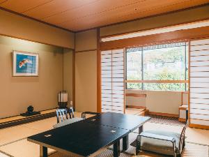 和室12.5畳日本庭園側