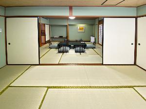 和室20畳日本庭園側